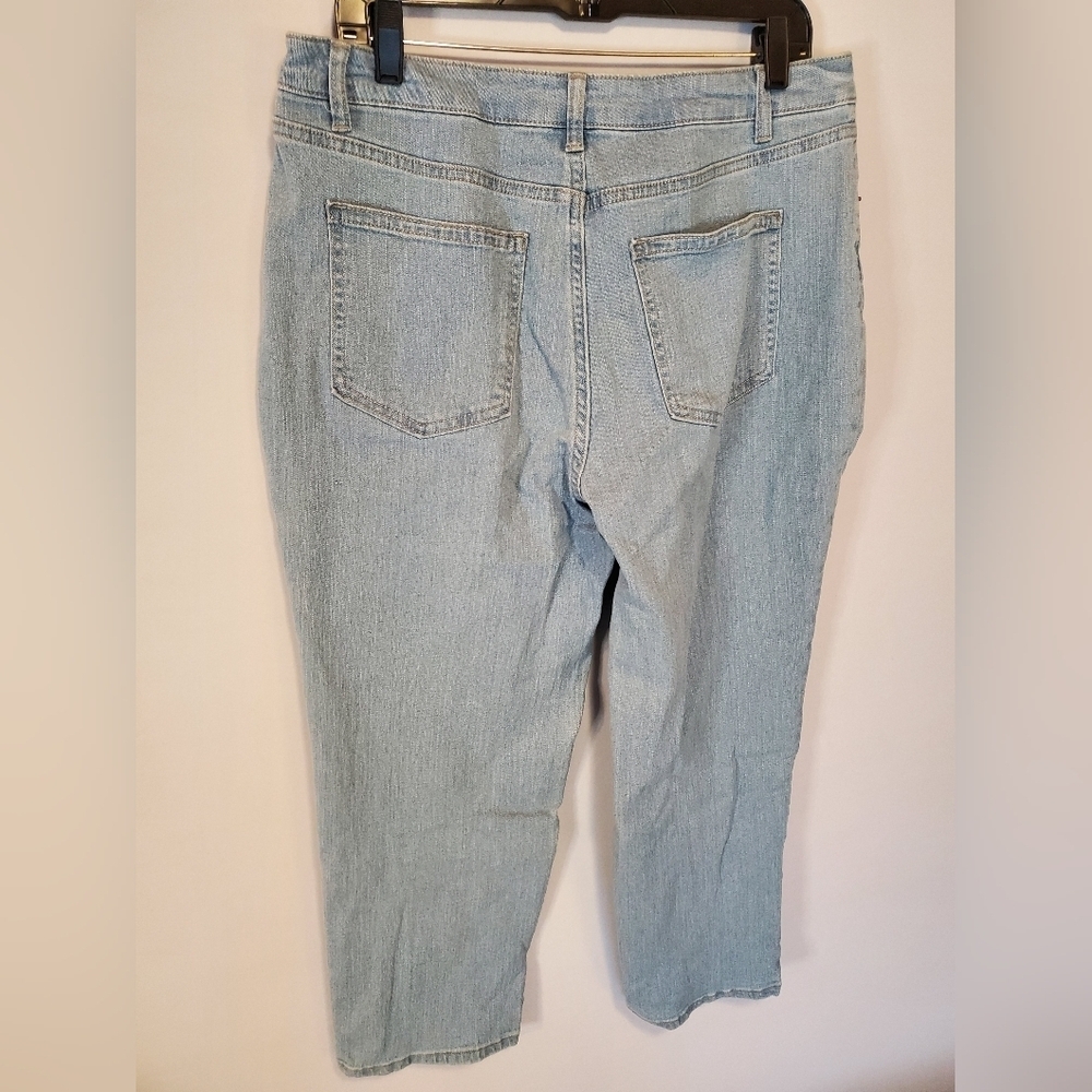 Light Blue Denim Cropped Jeans - Picture 3 of 9